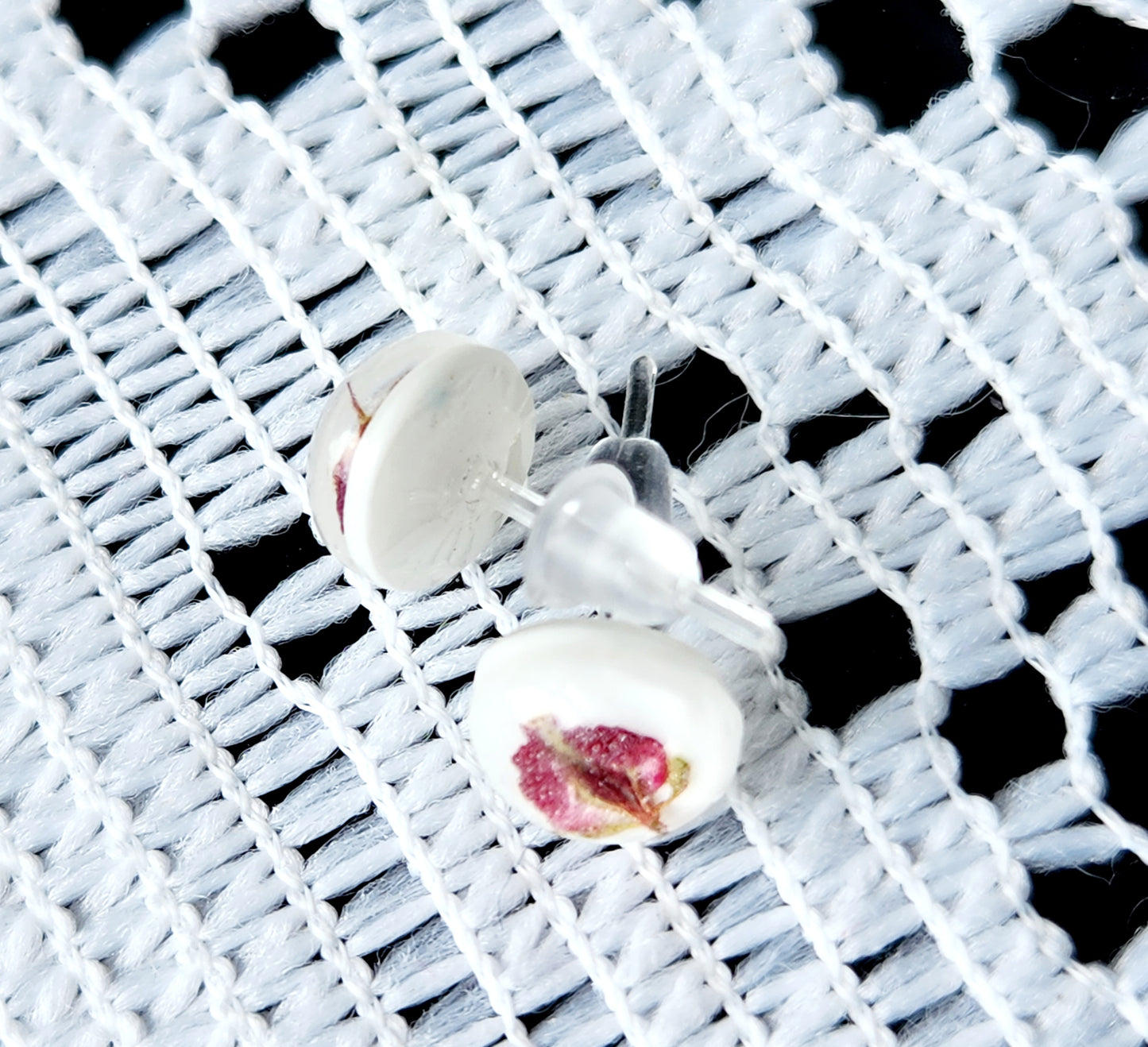 Small earrings, white with red seeds