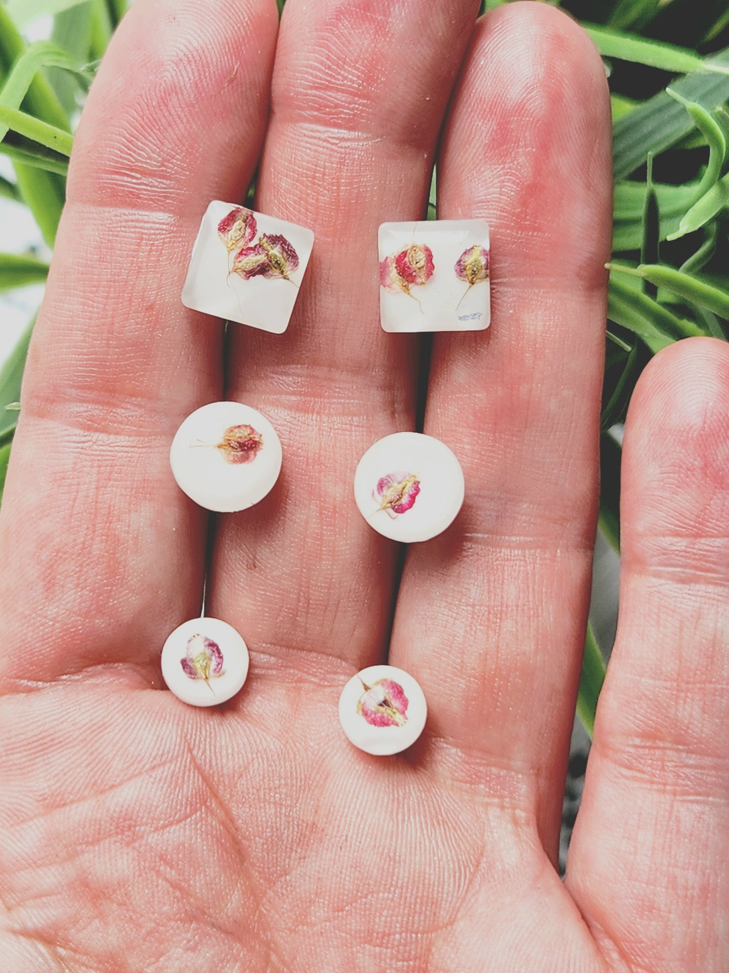 Small earrings, white with red seeds