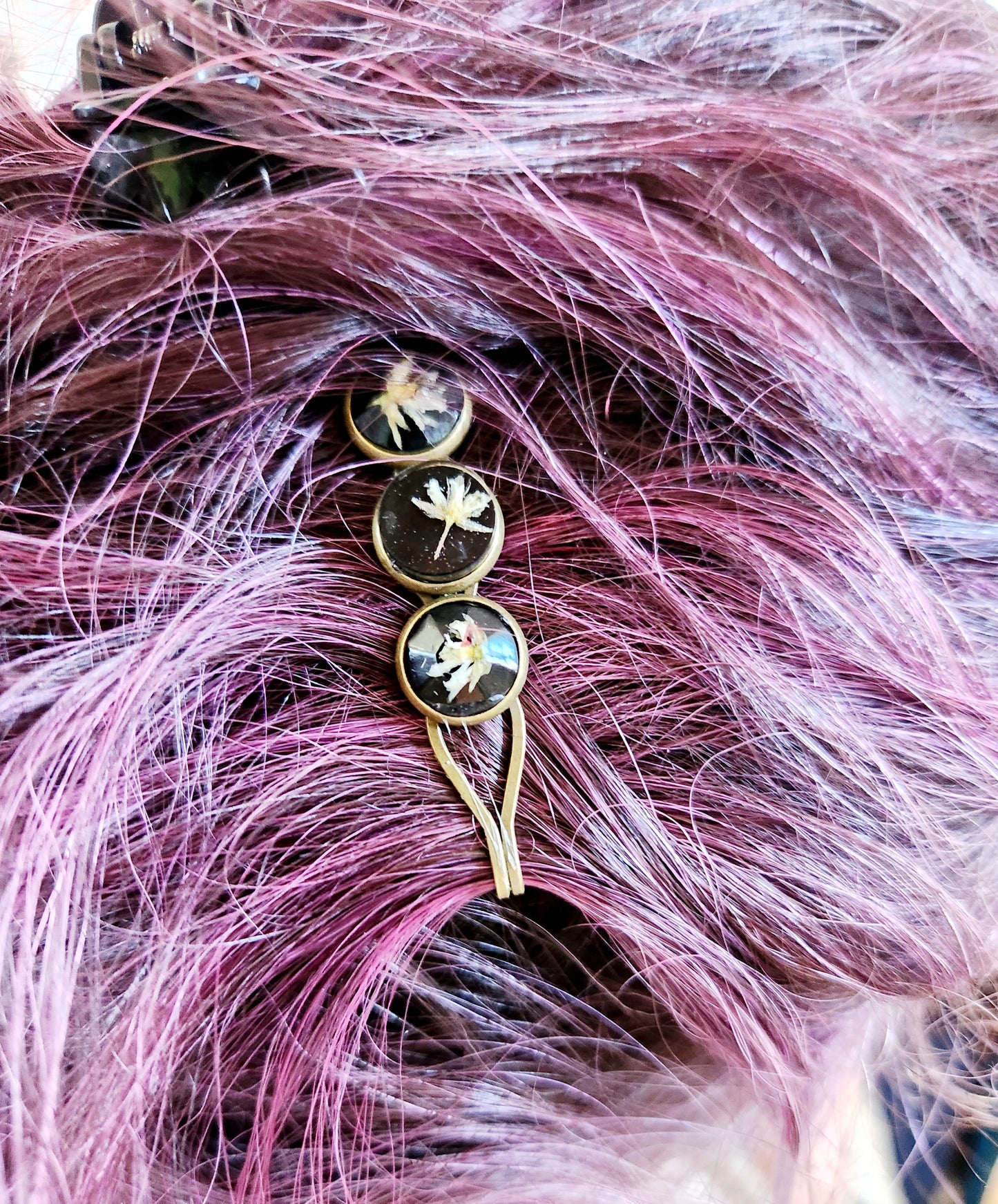 Small hair clips with three tundra gems