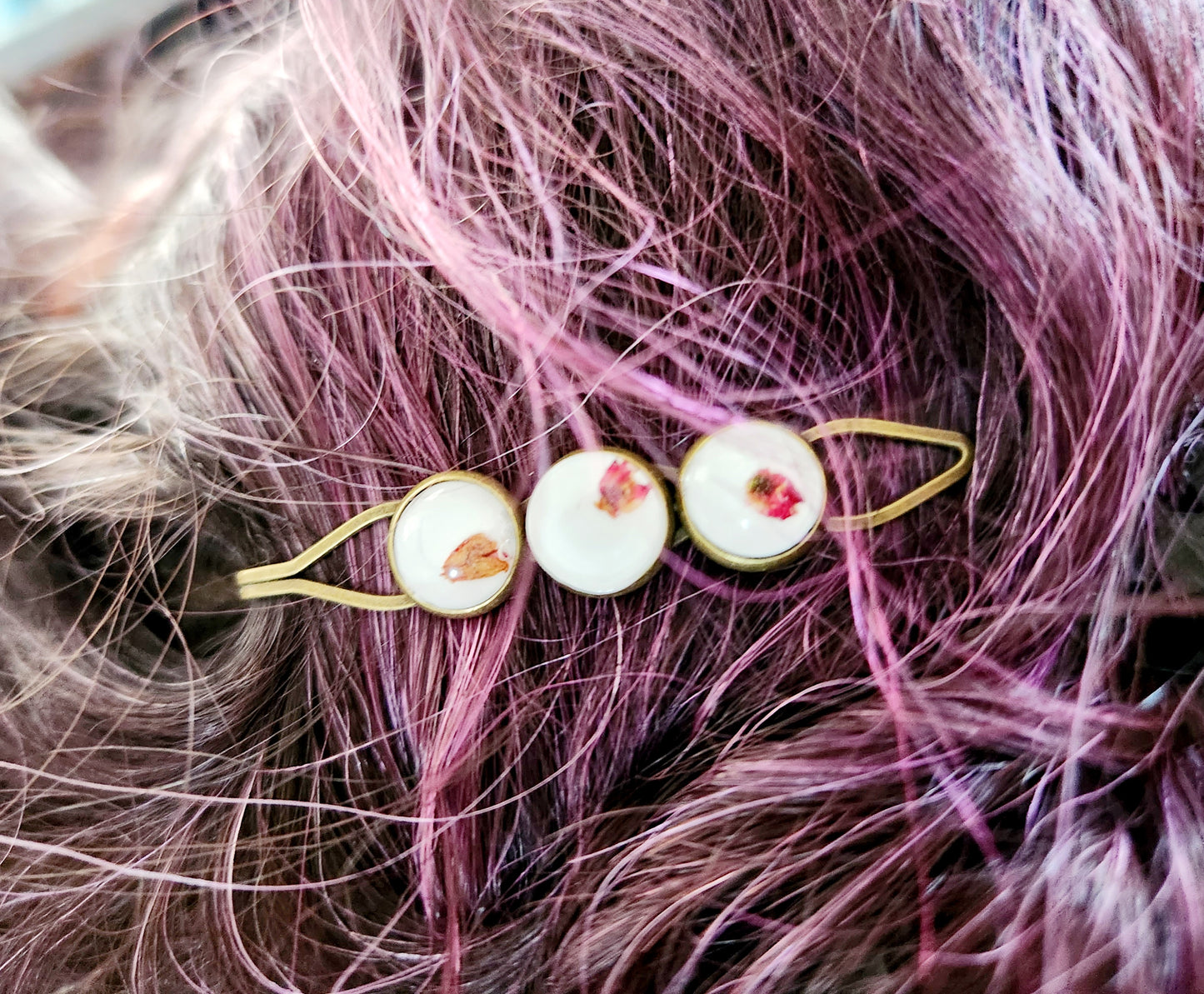 Small hair clips with three tundra gems