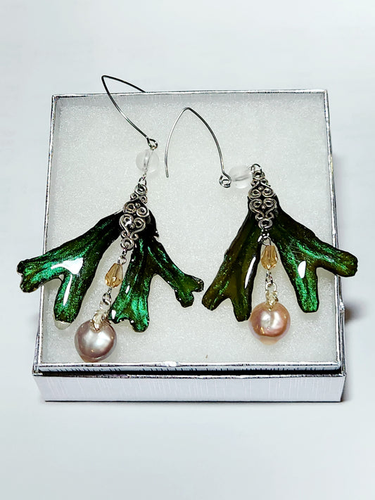 Seaweed earrings in green frond