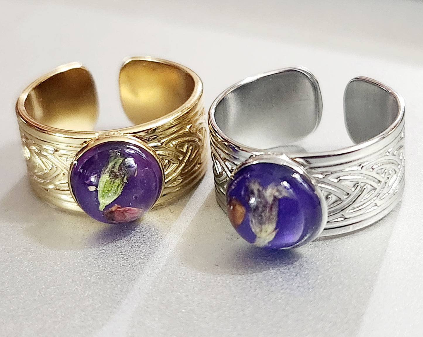 Ring bands in gold and silver